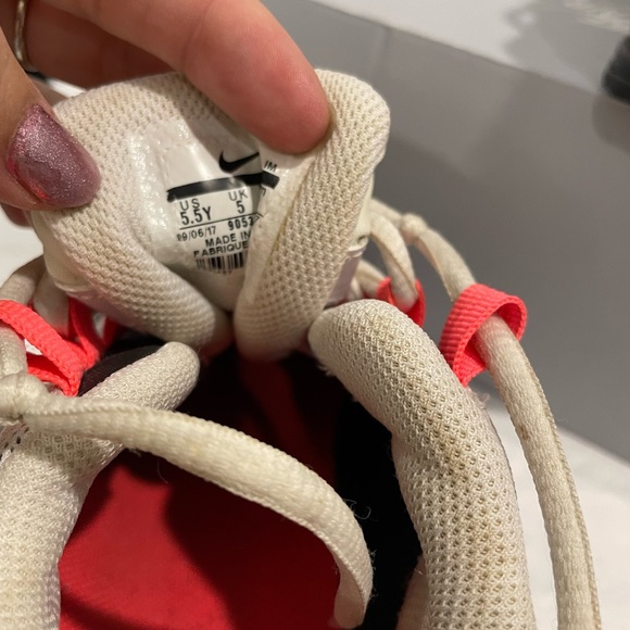 Nike air max 95 black solar red gunsmoke gs size 5.5Y - Picture 7 of 7